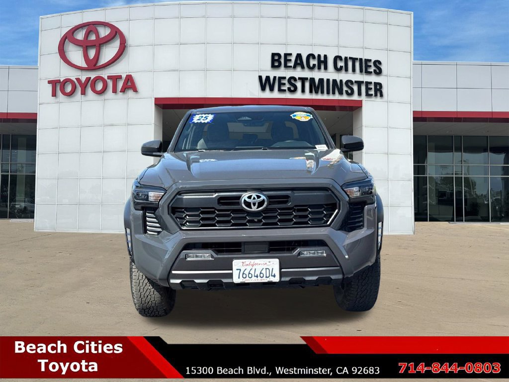 Used 2025 Toyota Tacoma TRD Off-Road AWD/4WD image 4