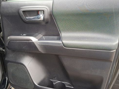 Used 2019 Toyota Tacoma TRD Off-Road image 14