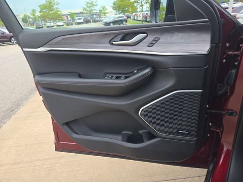 Used 2023 Jeep Grand Cherokee image 36