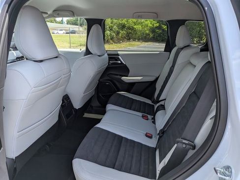New 2026 Mitsubishi Outlander SE FWD image 12