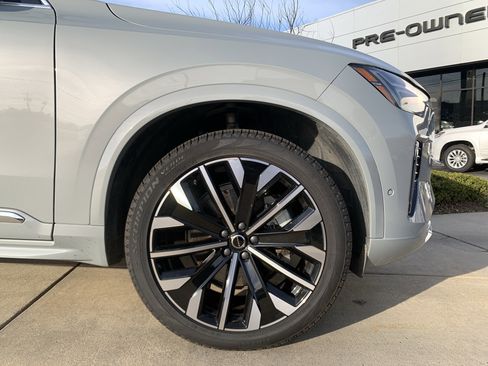 Used 2025 Volvo XC90 B6 Plus image 13