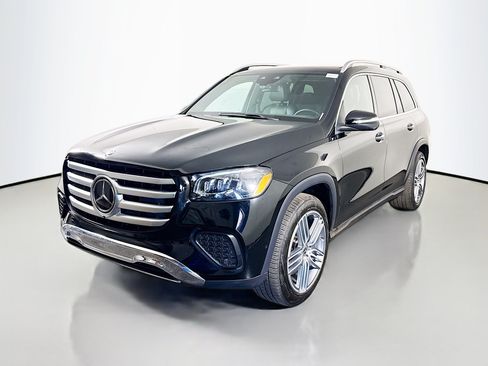 Used 2025 Mercedes-Benz GLS 450 4MATIC image 4