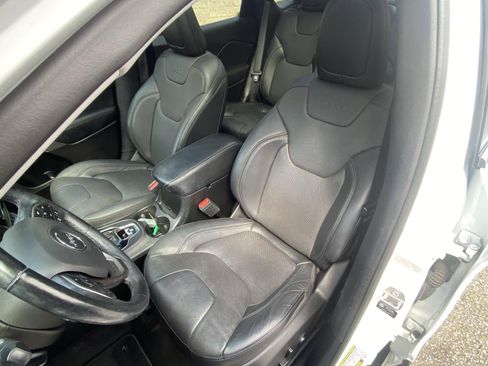 Used 2021 Jeep Cherokee Limited AWD/4WD image 24