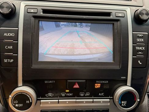 Used 2014 Toyota Camry SE w/ Moonroof Package image 12