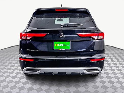 Used 2024 Mitsubishi Outlander SE Black Edition image 8