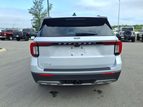 Used 2026 Ford Explorer Active w/ Active Comfort Package RWD image 4