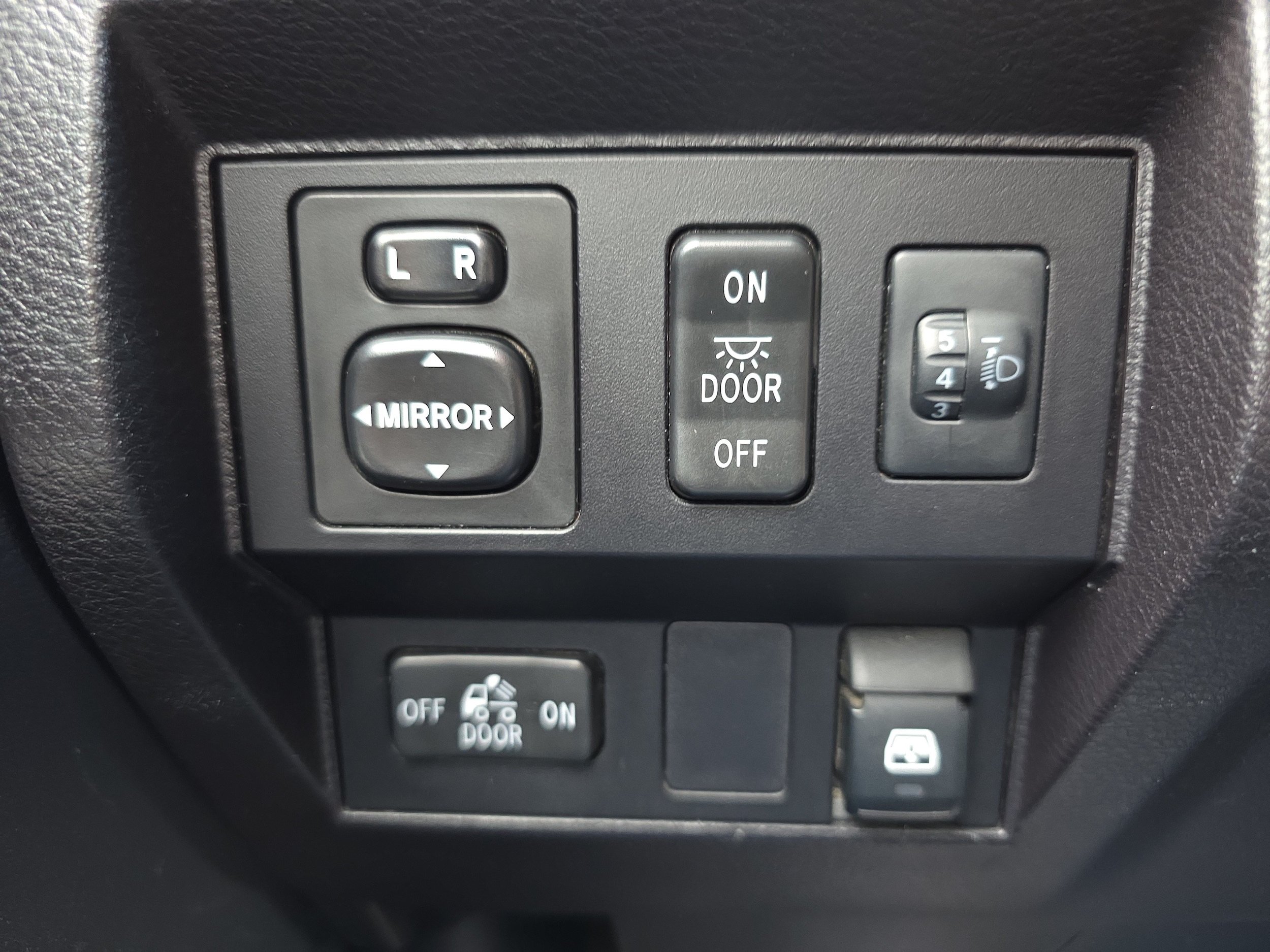 Used 2015 Toyota Tundra SR5 w/ TRD Off Road Package AWD/4WD image 24
