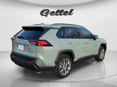Used 2021 Toyota RAV4 XLE Premium FWD image 4