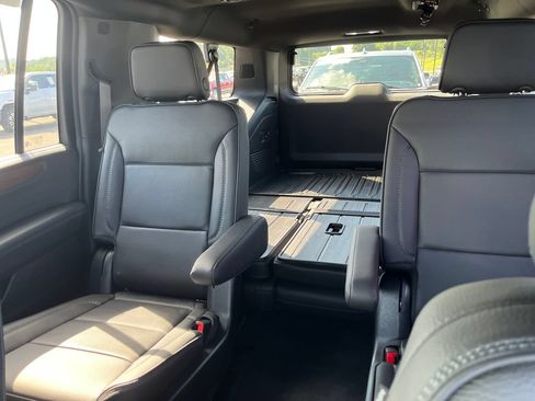Used 2025 GMC Yukon XL Denali w/ Sun & Power Step Package AWD/4WD image 12