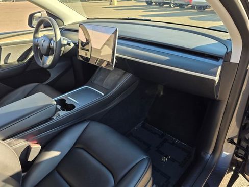 Used 2023 Tesla Model Y Long Range image 8
