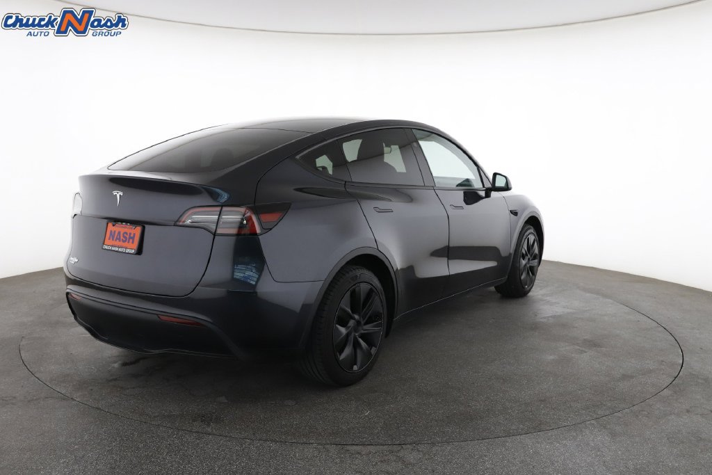 Used 2024 Tesla Model Y 2WD image 12