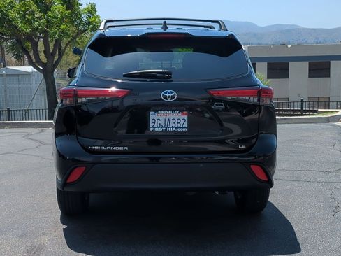 Used 2023 Toyota Highlander LE FWD image 7