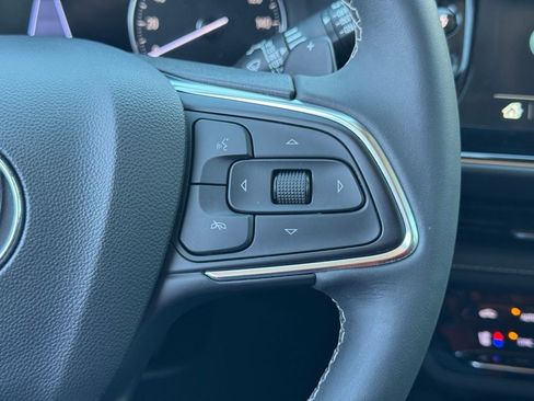 Used 2023 Buick Envision Avenir image 36