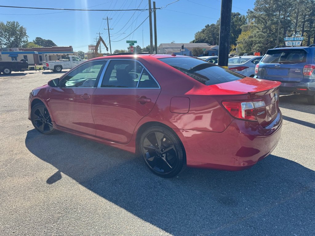 Used 2012 Toyota Camry SE FWD image 4