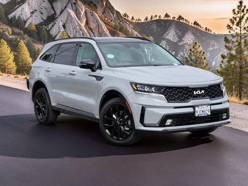 Used 2023 Kia Sorento SX FWD image 2