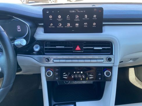 Used 2025 Genesis G70 2.5T image 17