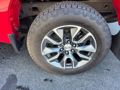 Used 2025 Chevrolet Silverado 1500 LT AWD/4WD image 12