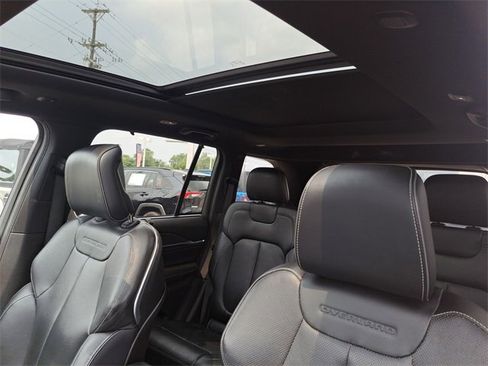 Used 2022 Jeep Grand Cherokee Overland w/ Luxury Tech Group IV image 12