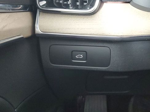 Certified 2025 Volvo XC90 B6 Core w/ Climate Package image 38