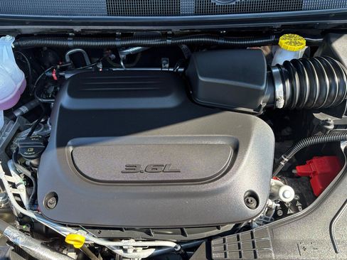 Used 2026 Chrysler Pacifica Select FWD image 53