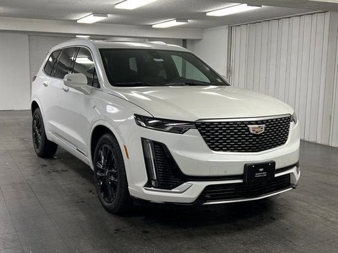 New 2025 Cadillac XT6 Premium Luxury w/ LPO, Floor Liner Package image 7