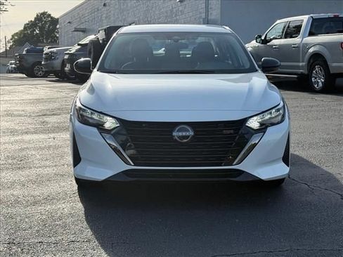 Used 2025 Nissan Sentra SR FWD image 9