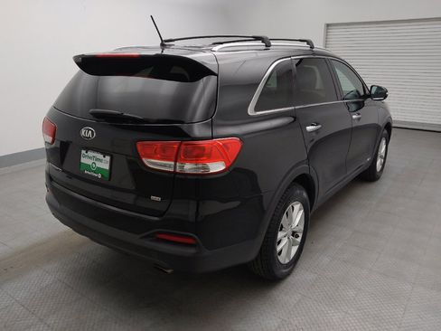 Used 2017 Kia Sorento AWD image 9