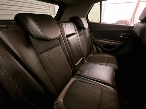 Used 2019 Chevrolet Trax LT w/ LT Convenience Package image 26