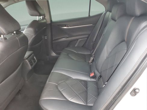 Used 2018 Toyota Camry XLE image 9