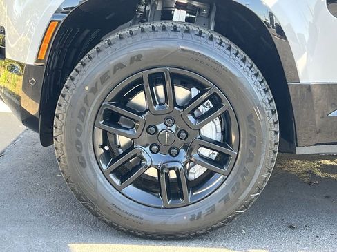 Used 2026 Land Rover Defender 110 X-Dynamic SE image 10