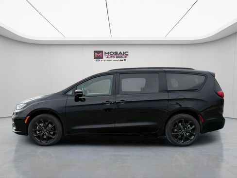 New 2026 Chrysler Pacifica Select image 6