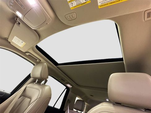 Used 2024 Ford Expedition Limited image 23