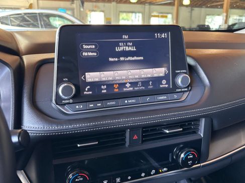 Used 2025 Nissan Rogue SV FWD image 20