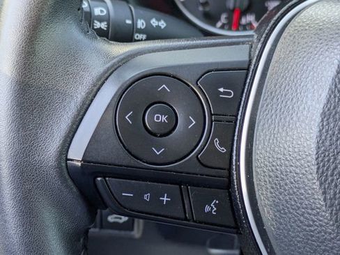 Used 2021 Toyota RAV4 XLE Premium image 22