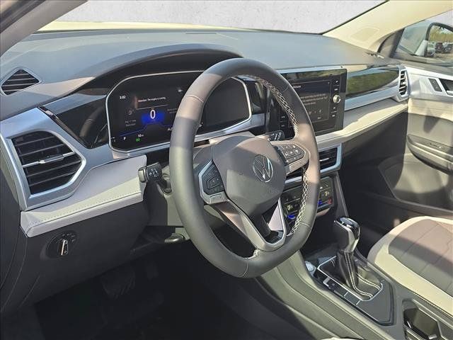 New 2026 Volkswagen Taos SE FWD image 6