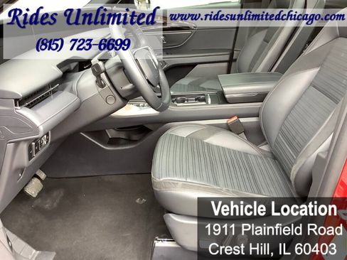 Used 2025 Lincoln Nautilus Reserve w/ Jet Appearance Package image 17