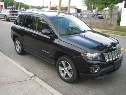 Used 2017 Jeep Compass High Altitude AWD/4WD image 3