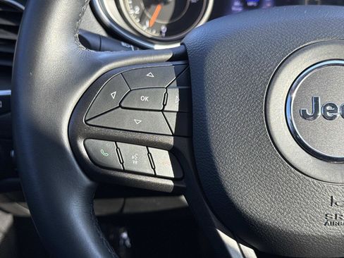 Used 2021 Jeep Cherokee Trailhawk w/ Technology Group image 8