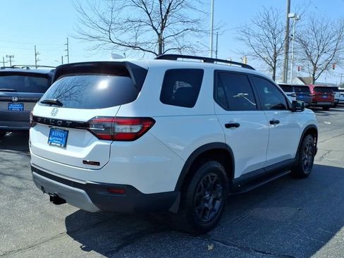 Certified 2024 Honda Pilot TrailSport image 11