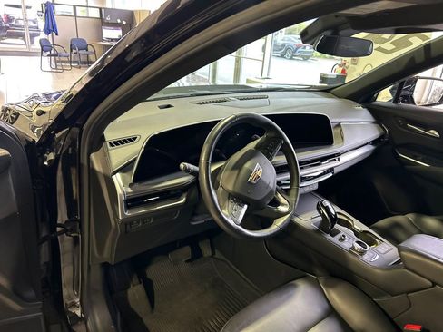 Used 2024 Cadillac XT4 Luxury w/ Cold Weather Package AWD/4WD image 20