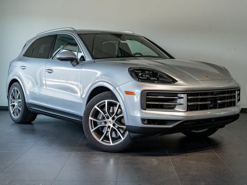 Certified 2024 Porsche Cayenne image 9