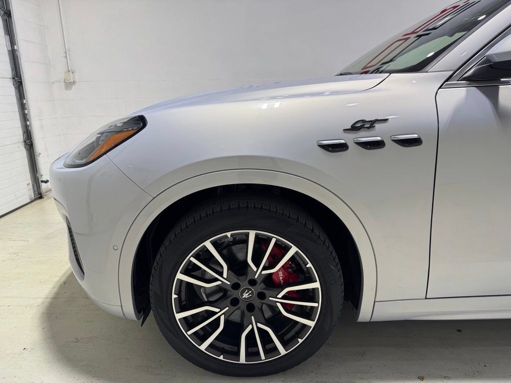 Used 2023 Maserati Grecale GT AWD/4WD image 3