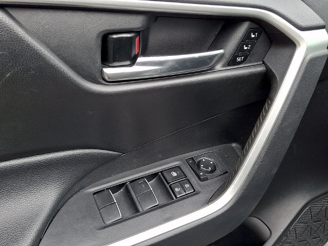 Certified 2021 Toyota RAV4 XLE Premium AWD/4WD image 8