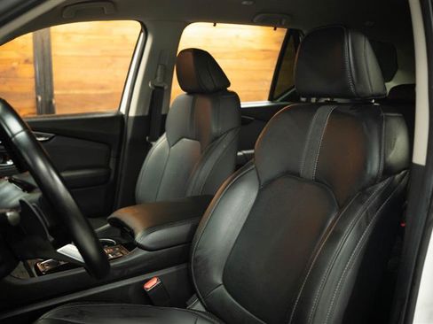 Used 2025 Honda Pilot EX-L image 11