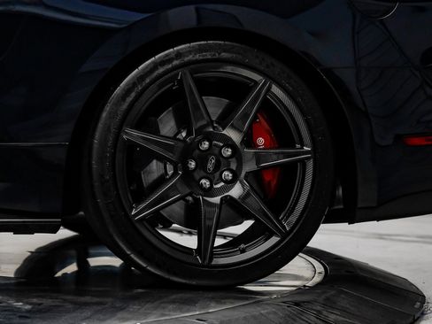 Used 2021 Ford Mustang Shelby GT500 w/ Carbon Fiber Track Pack image 90