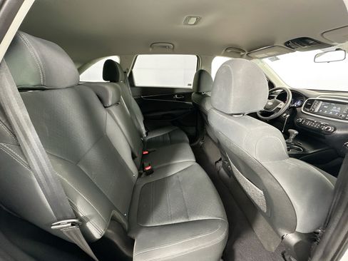 Used 2020 Kia Sorento LX FWD image 25