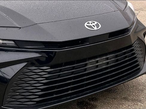 Used 2025 Toyota Camry LE FWD image 29