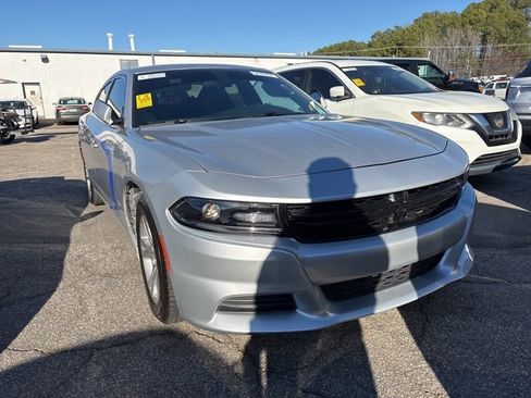 Used 2020 Dodge Charger SXT w/ Leather Interior Group image 3