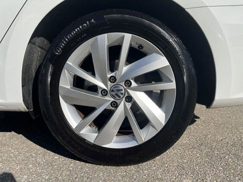Used 2018 Volkswagen Passat 2.0T SE FWD image 19
