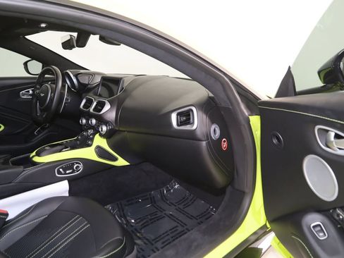 Used 2019 Aston Martin V8 Vantage Coupe RWD image 68